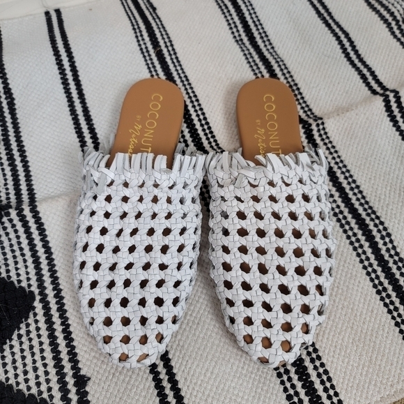 Coconuts by Matisse Safari Woven Leather Mules in White, sz 6 - Picture 2 of 14